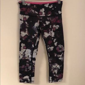 Lululemon printed crop leggings size 6